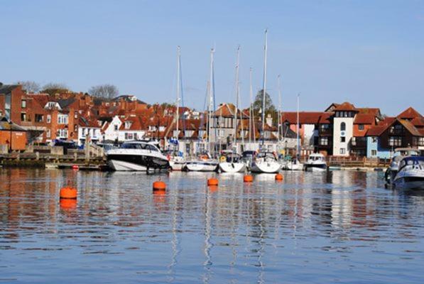 Courtyard Cottages Lymington, 2 Adults Only Luaran gambar
